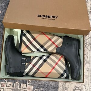 Burberry Checkered Black and Beige Boots